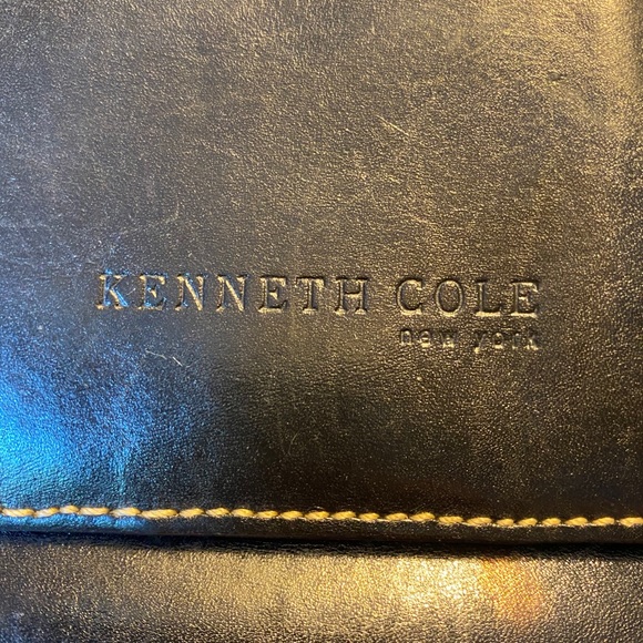 Used Kenneth Cole purse - Picture 2 of 6